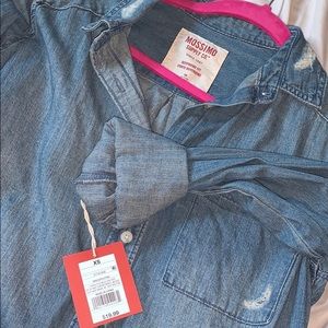 New never worn distressed Mossimo Jean button down